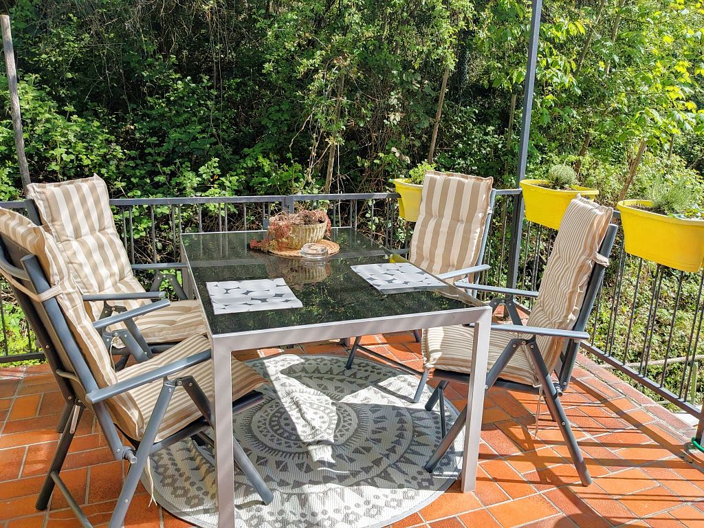 Sitzgelegenheit auf Terrasse - Mosel Urlaub in Ferienapartment Brunnenplatz in Gästehaus Zeller Altstadt, Oberstraße 6, 56856 Zell (Mosel)